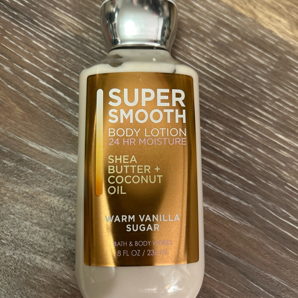 💙Bath & Body Works Super Smooth Warm Vanilla Sugar body lotion